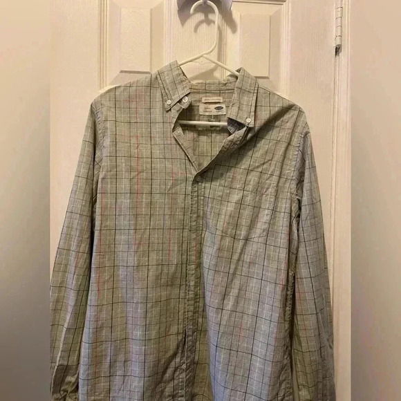 Old Navy Other - Old navy long sleeve shirt size small